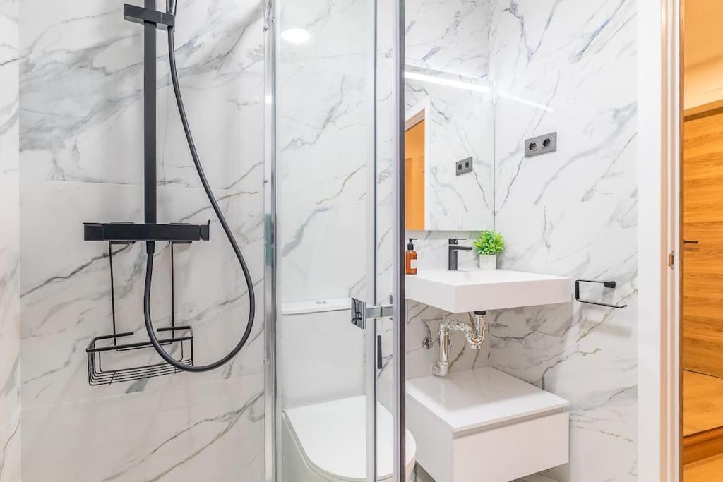 Apartamento Reformado Y Tranquilo Junto A Gran Via Мадрид Екстериор снимка