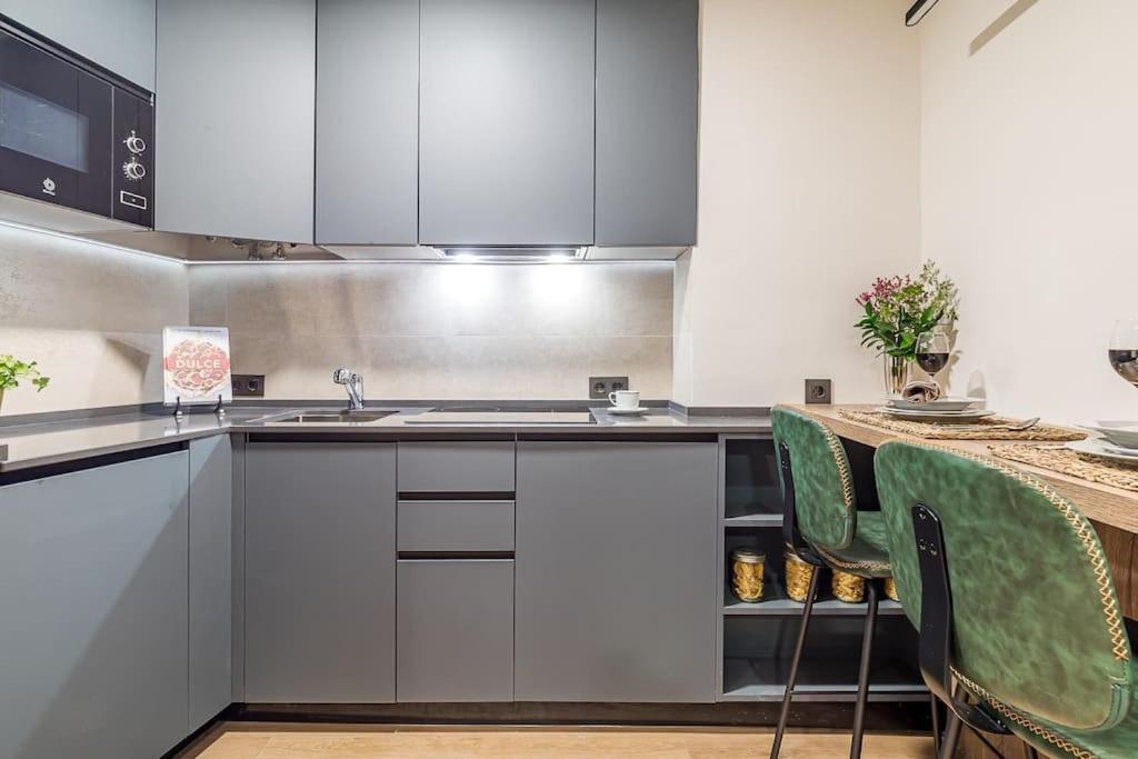 Apartamento Reformado Y Tranquilo Junto A Gran Via Мадрид Екстериор снимка